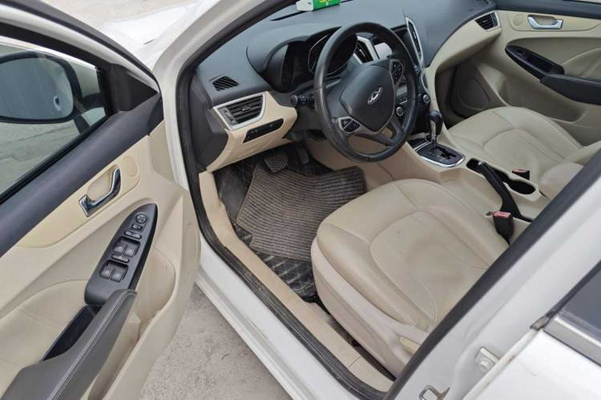 Used Chery Arrizo 7 2015 1.6L CVT ZhiShang Edition Interior 3