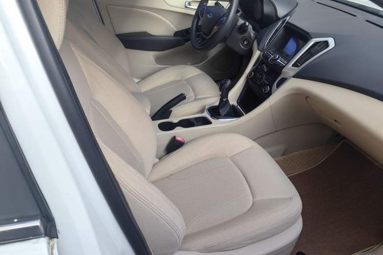 Used Chery Arrizo 7 2015 1.6L Manual Zhi Ling Edition Interior 3
