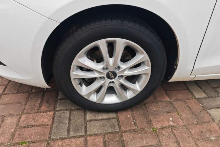 Used Chery Arrizo 7 2015 1.6L Manual ZhiShang Edition Left Front Wheel Hub
