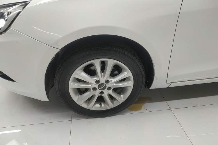 Used Chery Arrizo 7 2015 1.6L Manual ZhiShang Edition Left Front Wheel Hub