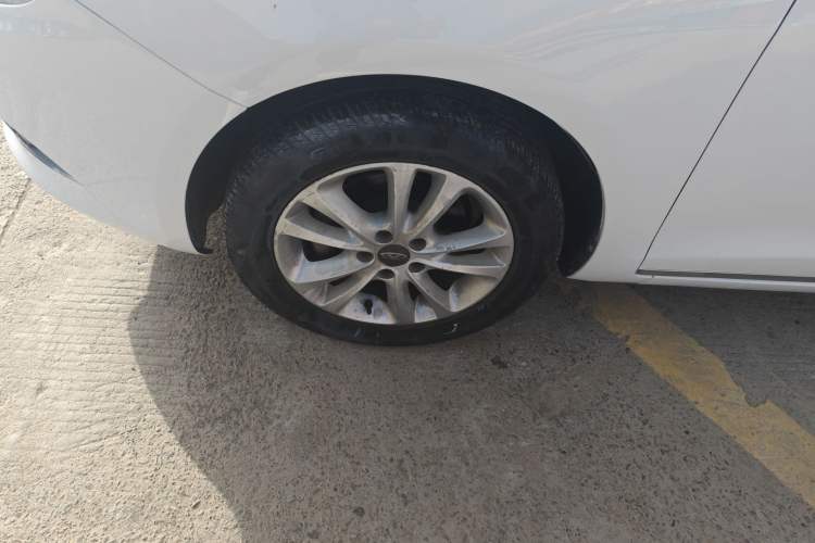 Used Chery Arrizo 7 2015 1.6L Manual ZhiShang Edition Left Front Wheel Hub