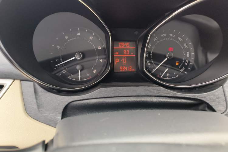 Used Chery Arrizo 7 2015 1.6L CVT ZhiShang Edition Odometer Close Up