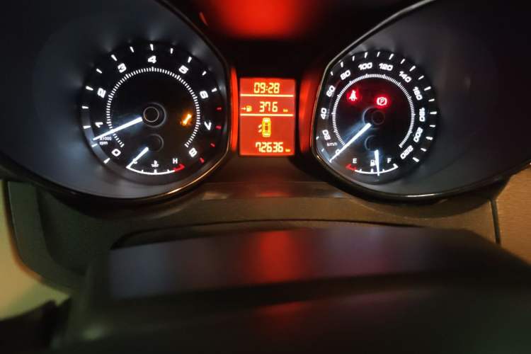 Used Chery Arrizo 7 2015 1.6L Manual Zhi Ling Edition Odometer Close Up