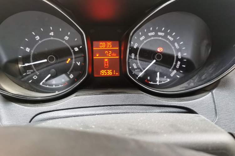 Used Chery Arrizo 7 2015 1.6L Manual Zhi Ling Edition Odometer Close Up