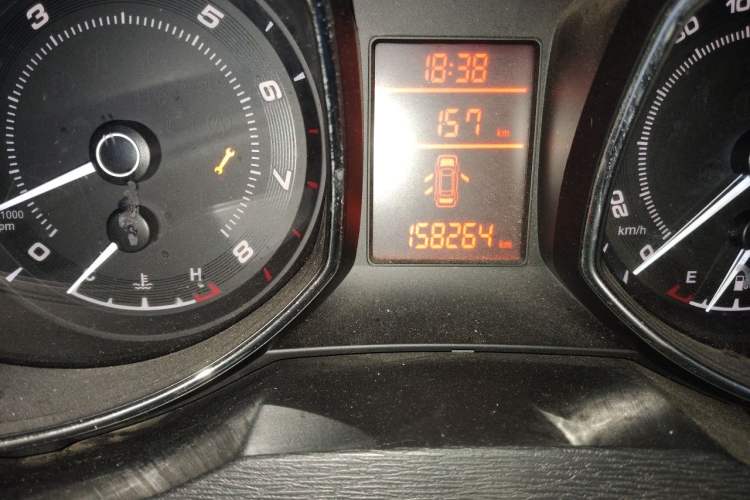 Used Chery Arrizo 7 2015 1.6L Manual Zhi Ling Edition Odometer Close Up