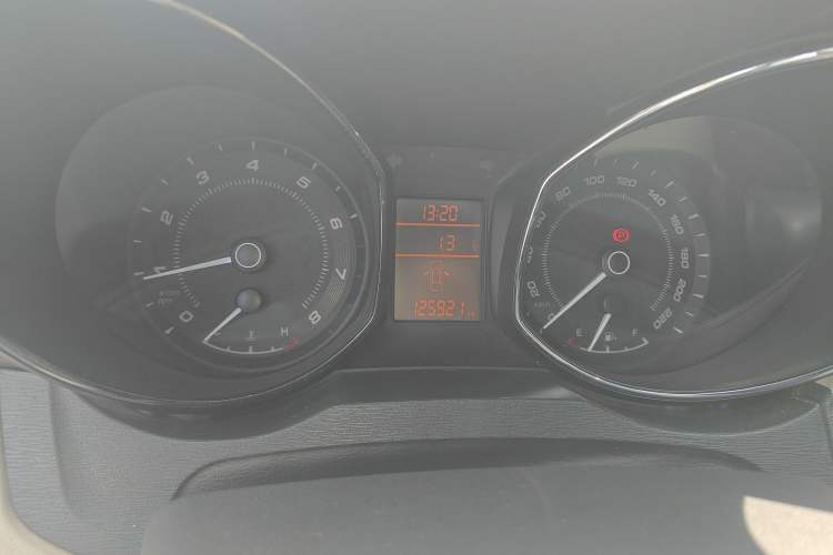 Used Chery Arrizo 7 2015 1.6L Manual ZhiShang Edition Odometer Close Up