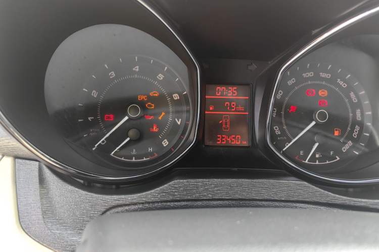 Used Chery Arrizo 7 2015 1.6L Manual Zhi Ling Edition Odometer Close Up