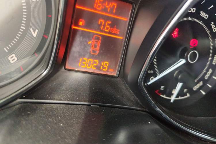 Used Chery Arrizo 7 2015 1.5T Manual ZhiShang Edition Odometer Close Up