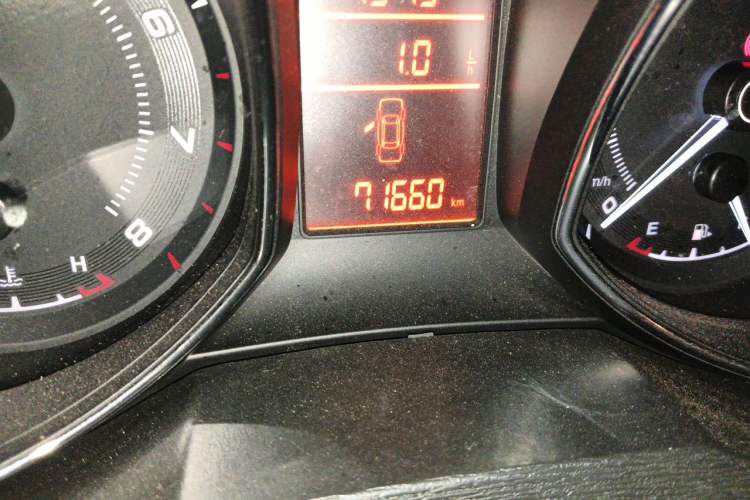 Used Chery Arrizo 7 2015 1.6L Manual ZhiShang Edition Odometer Close Up