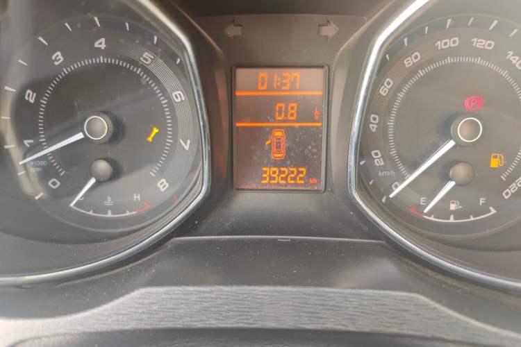 Used Chery Arrizo 7 2015 1.6L Manual ZhiShang Edition Odometer Close Up