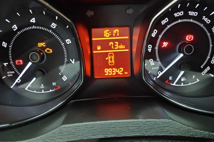 Used Chery Arrizo 7 2015 1.6L Manual ZhiShang Edition Odometer Close Up