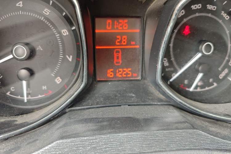 Used Chery Arrizo 7 2015 1.5T Manual ZhiShang Edition Odometer Close Up