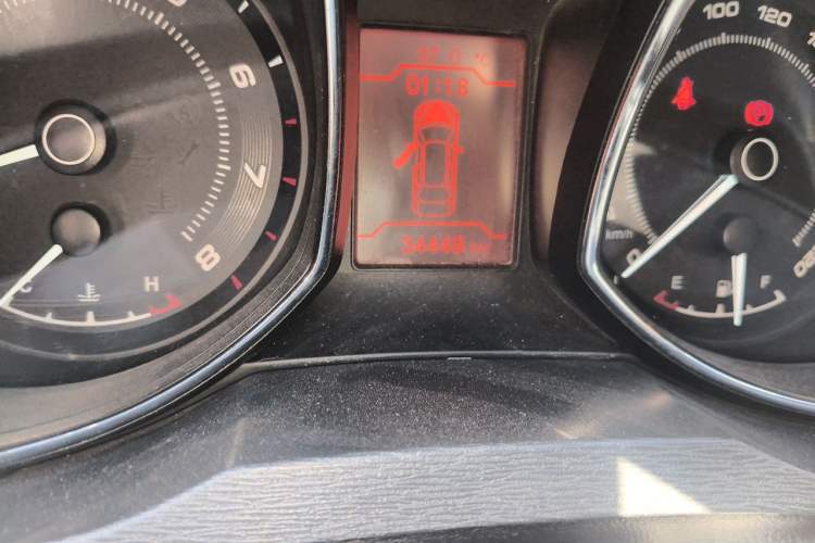 Used Chery Arrizo 7 2015 1.5T Manual ZhiXiang Edition Odometer Close Up