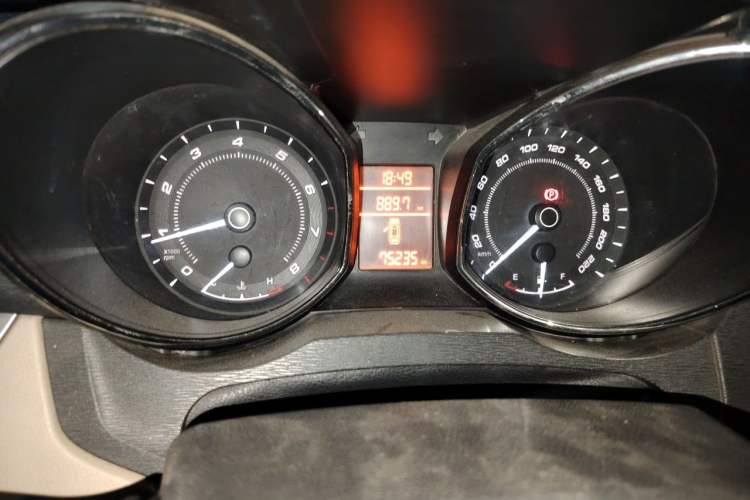 Used Chery Arrizo 7 2015 1.6L Manual ZhiShang Edition Odometer Close Up