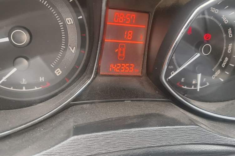 Used Chery Arrizo 7 2015 1.6L Manual Zhi Ling Edition Odometer Close Up