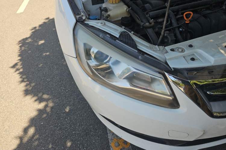 Used Chery Arrizo 7 2015 1.6L Manual ZhiShang Edition Right Front Headlight