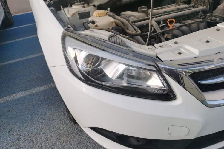 Used Chery Arrizo 7 2015 1.6L Manual ZhiShang Edition Right Front Headlight