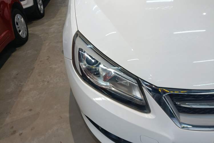 Used Chery Arrizo 7 2015 1.6L Manual ZhiShang Edition Right Front Headlight