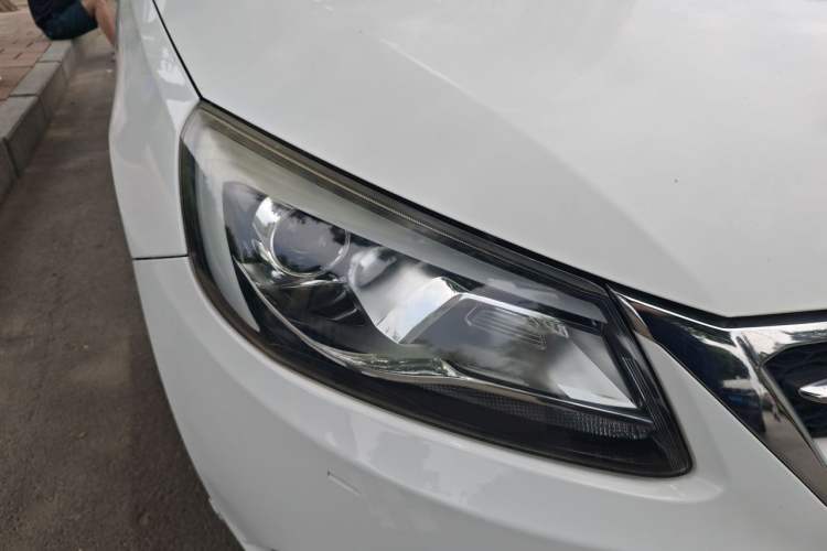 Used Chery Arrizo 7 2015 1.5T Manual ZhiShang Edition Right Front Headlight