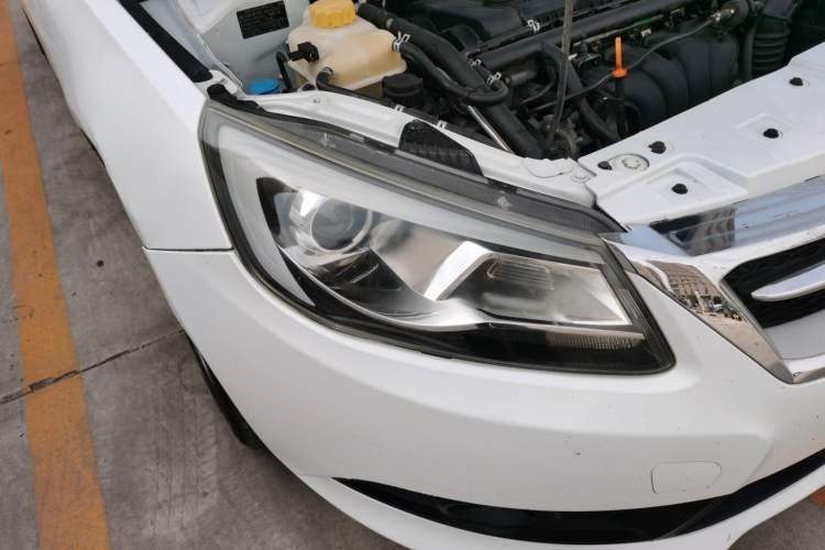 Used Chery Arrizo 7 2015 1.6L Manual ZhiShang Edition Right Front Headlight