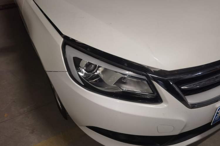 Used Chery Arrizo 7 2015 1.6L CVT ZhiShang Edition Right Front Headlight