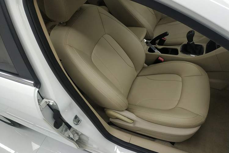 Used Chery Arrizo 7 2015 1.6L Manual ZhiShang Edition Right Front Seat