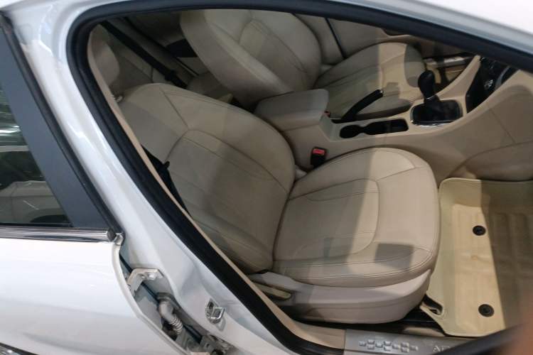 Used Chery Arrizo 7 2015 1.6L Manual ZhiShang Edition Right Front Seat