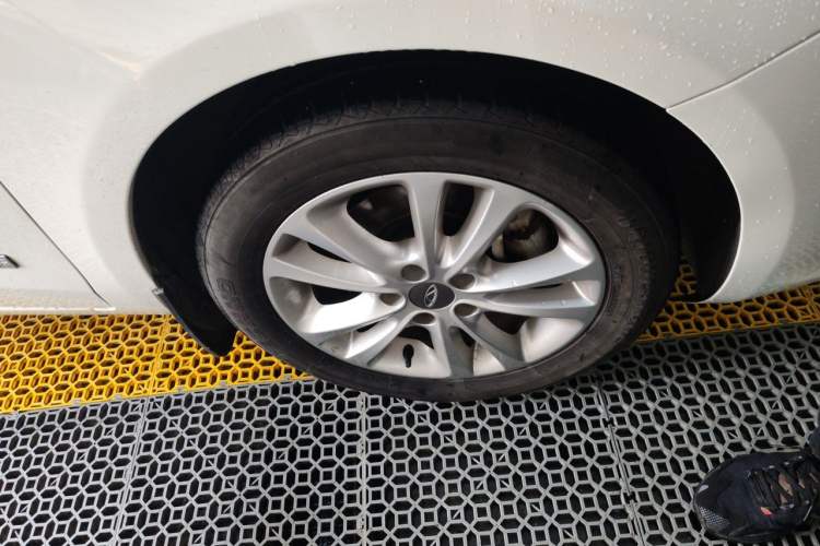 Used Chery Arrizo 7 2015 1.6L CVT Zhiling Edition Right Front Wheel Hub