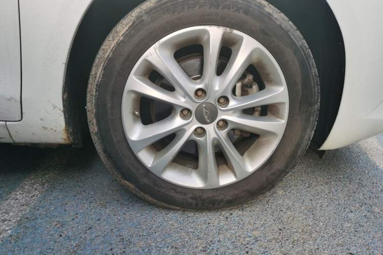 Used Chery Arrizo 7 2015 1.6L Manual ZhiShang Edition Right Front Wheel Hub