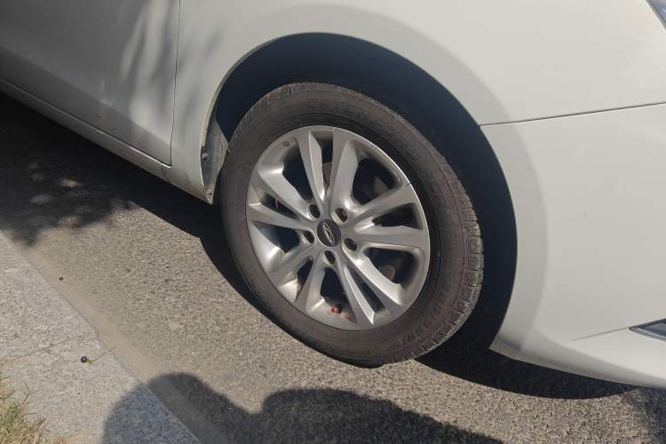 Used Chery Arrizo 7 2015 1.6L Manual ZhiShang Edition Right Front Wheel Hub