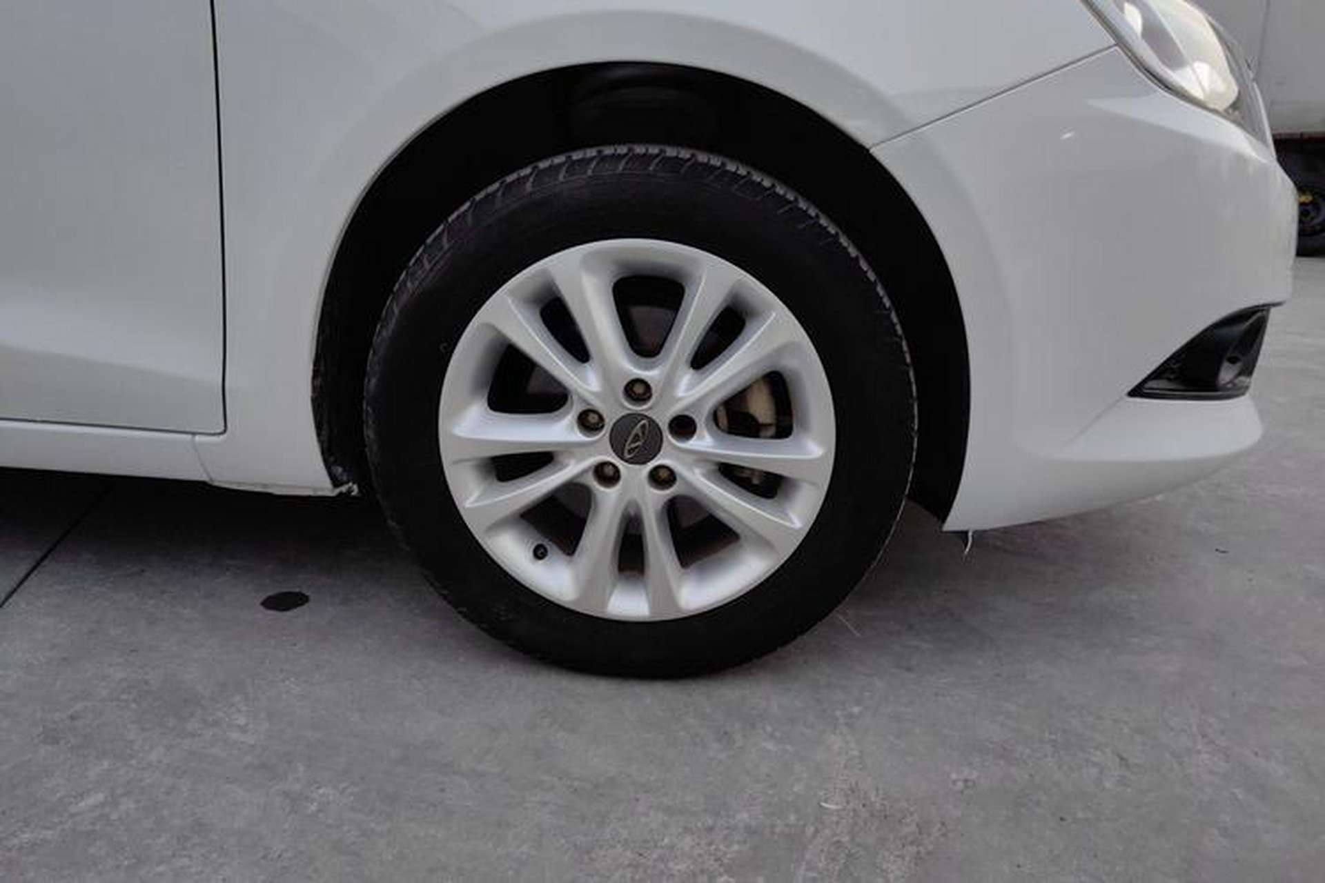 Used Chery Arrizo 7 2015 1.6L Manual ZhiShang Edition Right Front Wheel Hub