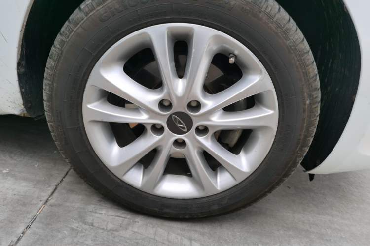 Used Chery Arrizo 7 2015 1.6L Manual ZhiShang Edition Right Front Wheel Hub