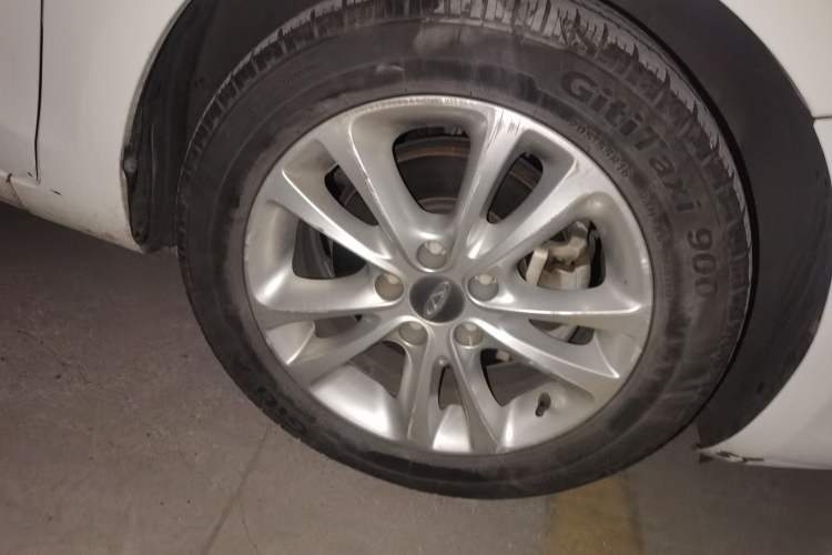 Used Chery Arrizo 7 2015 1.6L CVT ZhiShang Edition Right Front Wheel Hub