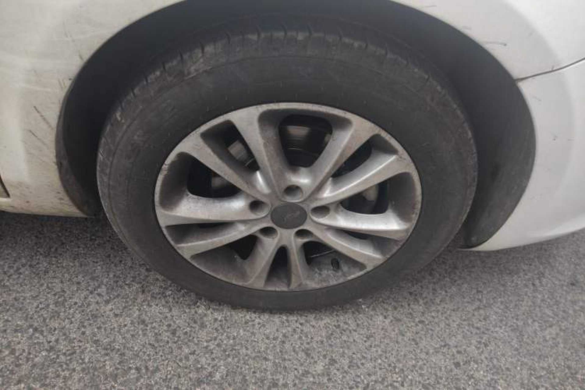 Used Chery Arrizo 7 2015 1.6L Manual ZhiShang Edition Right Front Wheel Hub
