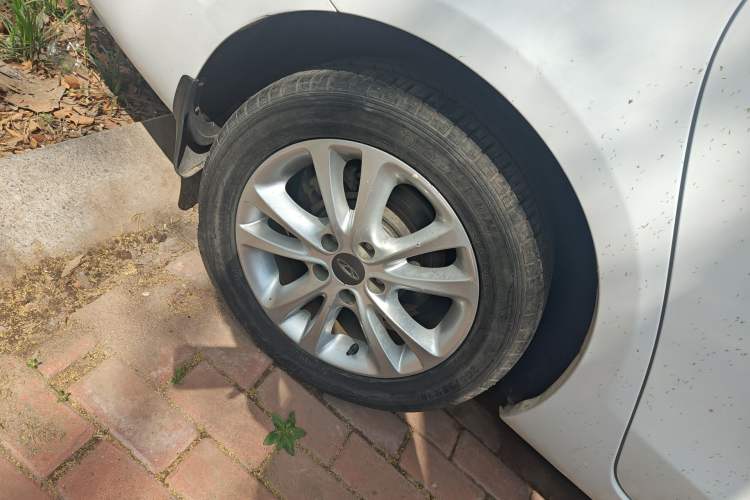 Used Chery Arrizo 7 2015 1.6L Manual ZhiShang Edition Right Rear Wheel Hub