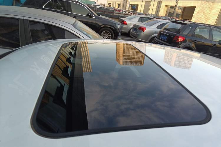 Used Chery Arrizo 7 2015 1.6L Manual ZhiShang Edition Roof