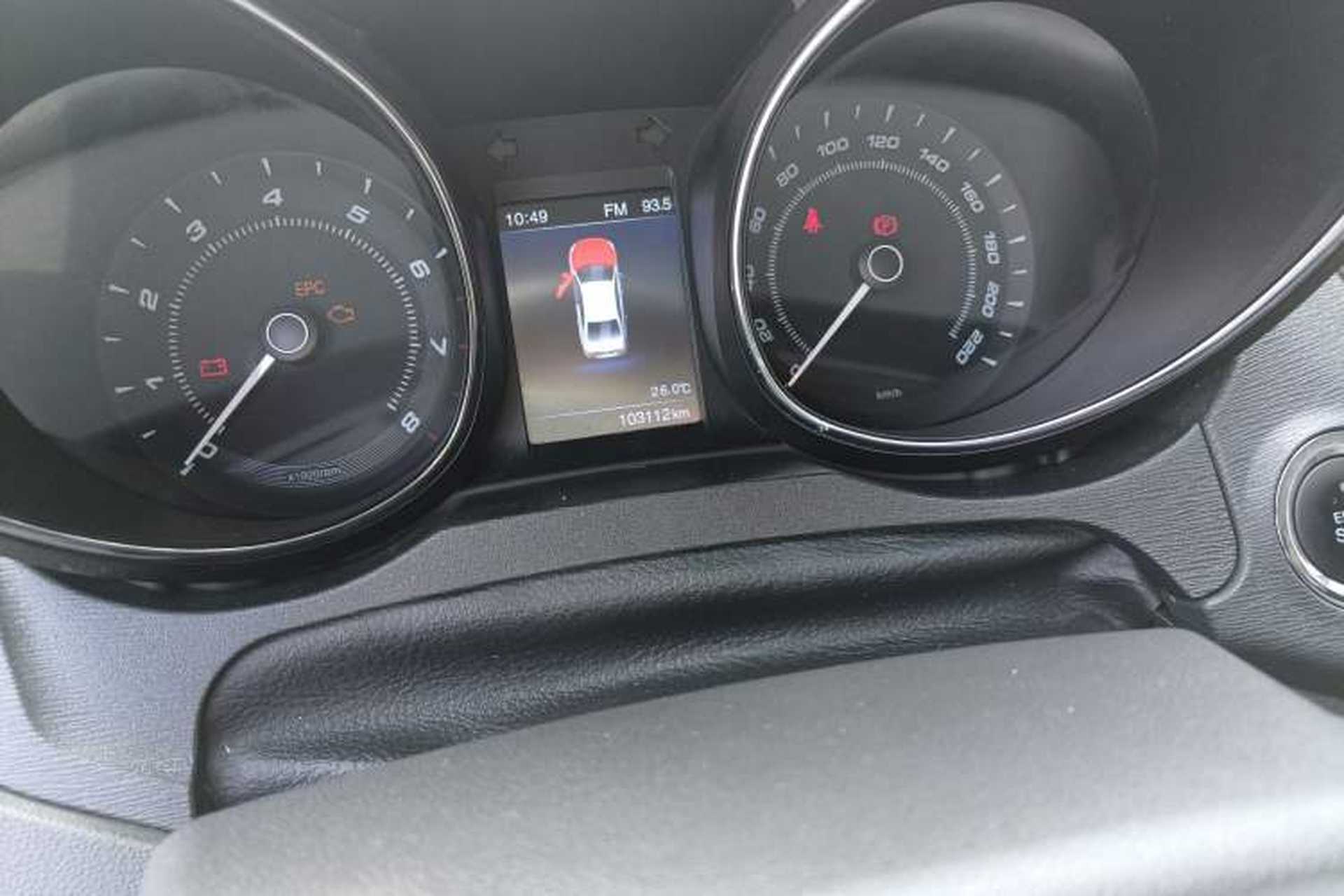 Used Chery Arrizo 7 2016 1.5T Manual ZhiXiang Edition Odometer Close Up