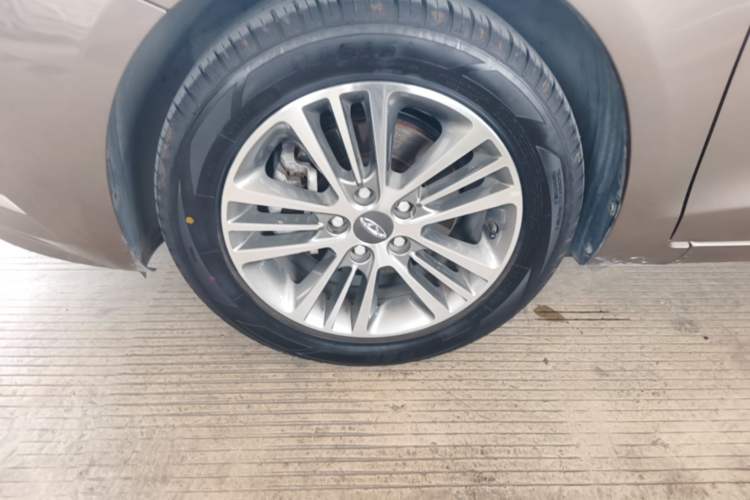 Used Chery Arrizo 7 2016 1.6L CVT ZhiShang Edition Left Front Wheel Hub