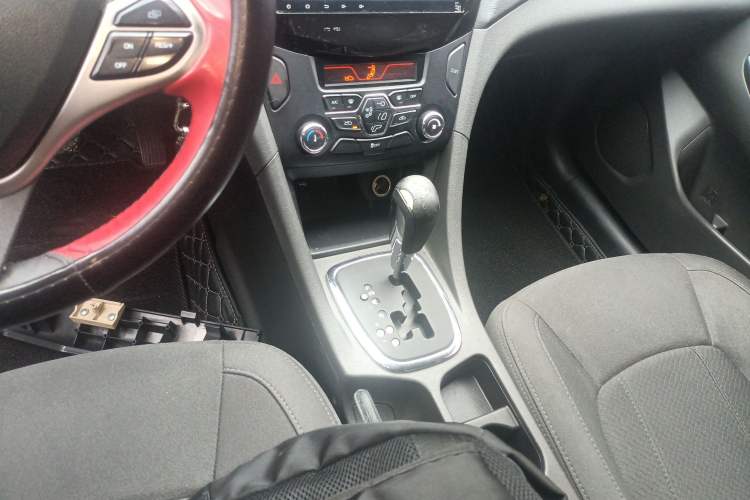 Used Chery Arrizo 7 2016 1.6L CVT Zhiling Edition Gear Lever