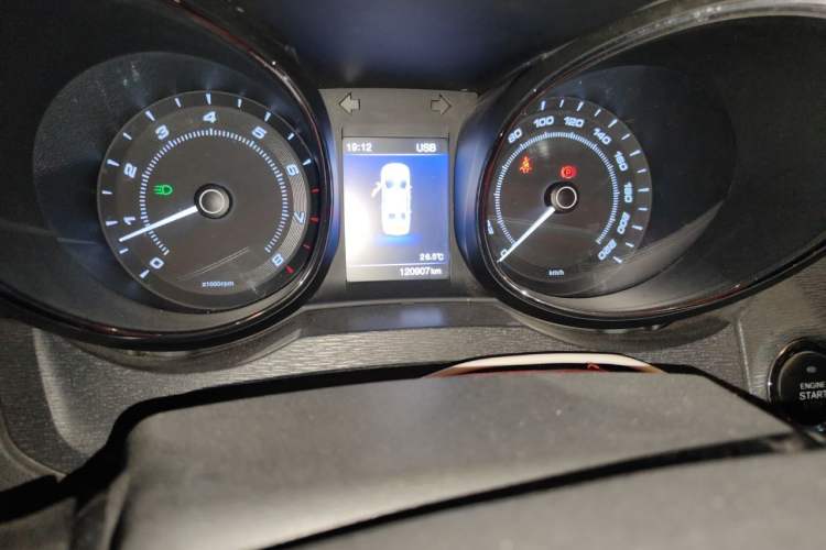 Used Chery Arrizo 7 2016 1.5T Manual ZhiXiang Edition Odometer Close Up