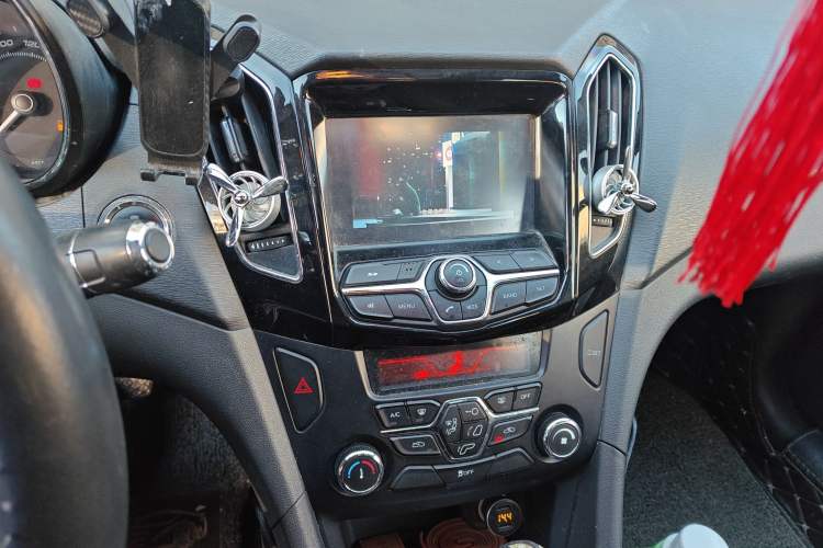 Used Chery Arrizo 7 2016 1.6L CVT ZhiShang Edition Audio And AC Panel