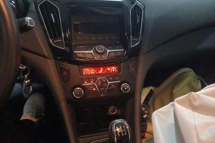 Used Chery Arrizo 7 2016 1.5T Manual Zhi Ling Edition Audio And AC Panel
