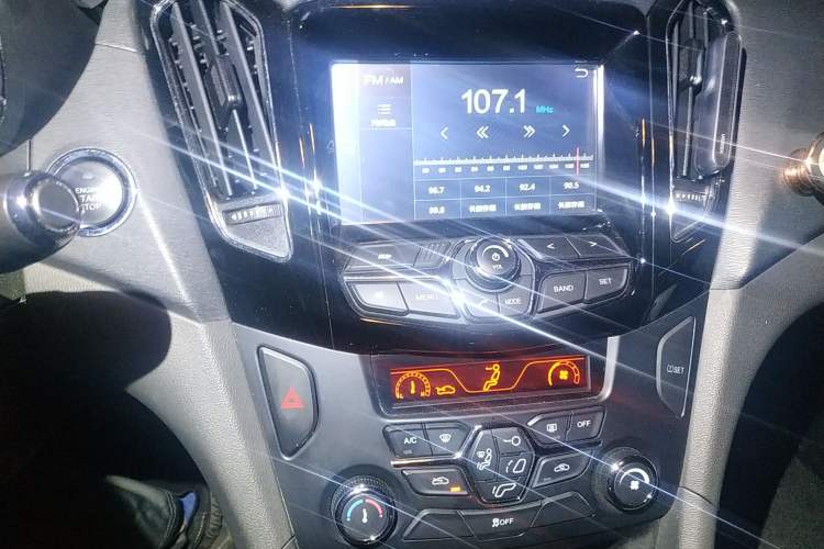 Used Chery Arrizo 7 2016 1.6L CVT ZhiShang Edition Audio And AC Panel