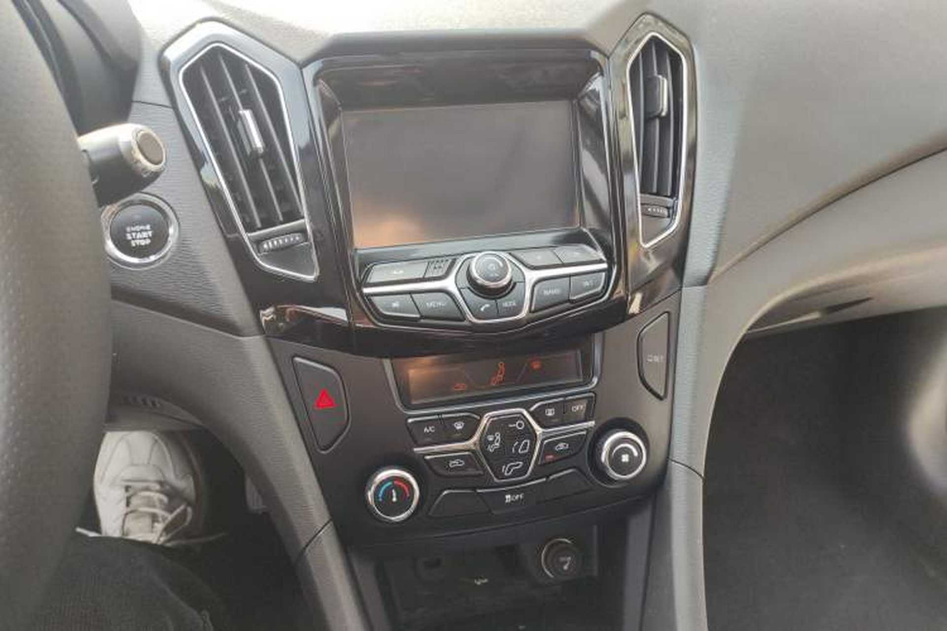 Used Chery Arrizo 7 2016 1.5T Manual ZhiShang Edition Audio And AC Panel