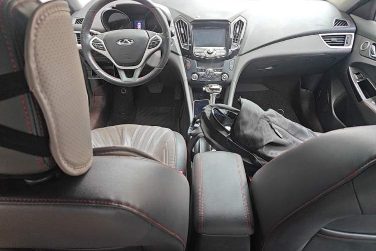Used Chery Arrizo 7 2016 1.6L CVT ZhiShang Edition Center Console