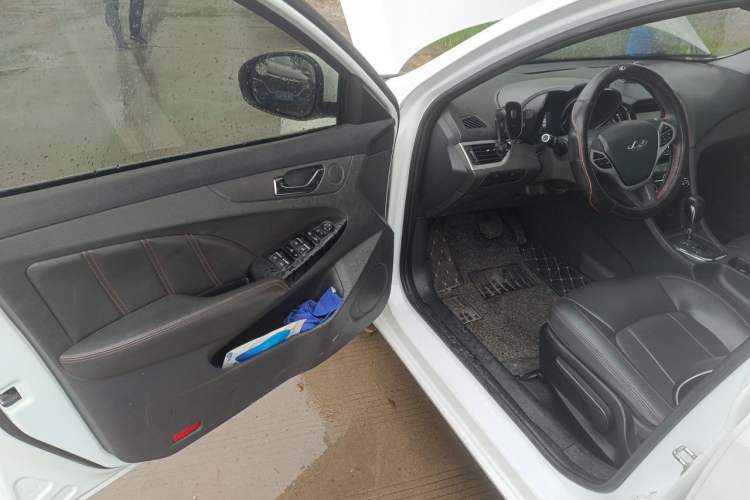 Used Chery Arrizo 7 2016 1.6L CVT ZhiShang Edition Driver Seat