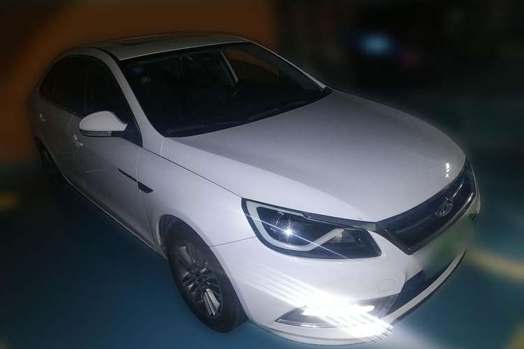 Used Chery Arrizo 7 2016 1.6L CVT ZhiShang Edition Front Right 45 Deg