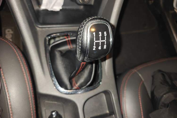 Used Chery Arrizo 7 2016 1.5T Manual ZhiShang Edition Gear Lever