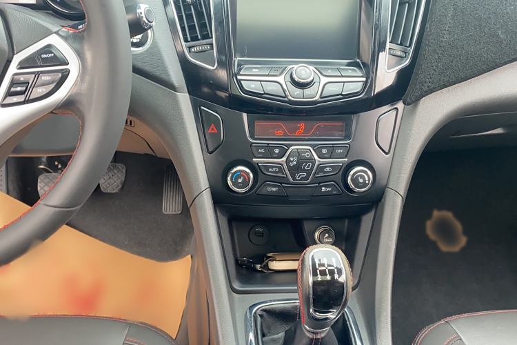 Used Chery Arrizo 7 2016 1.5T Manual ZhiXiang Edition Interior 4