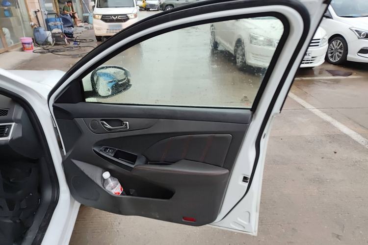 Used Chery Arrizo 7 2016 1.5T Manual ZhiShang Edition Interior 5